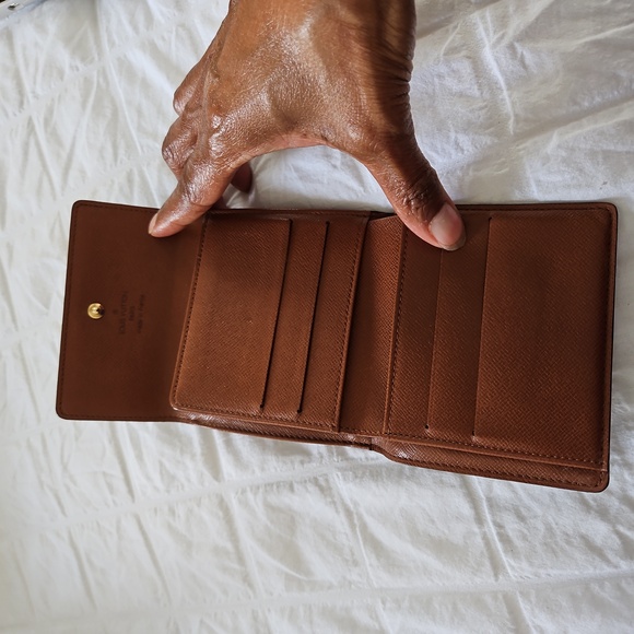 LV Portefeuille Elise Monogram Tri-Fold Wallet - Picture 4 of 13